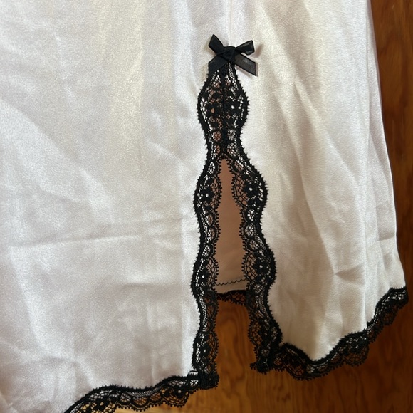 VICTORIA'S SECRET VINTAGE RARE Pink Satin Lace Chemise Slip lingerie Size Large - Picture 3 of 9